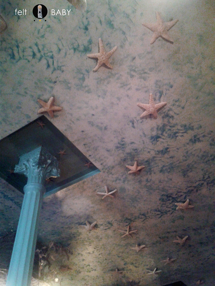 Pulpería en Madrid techo decorado con estrellas